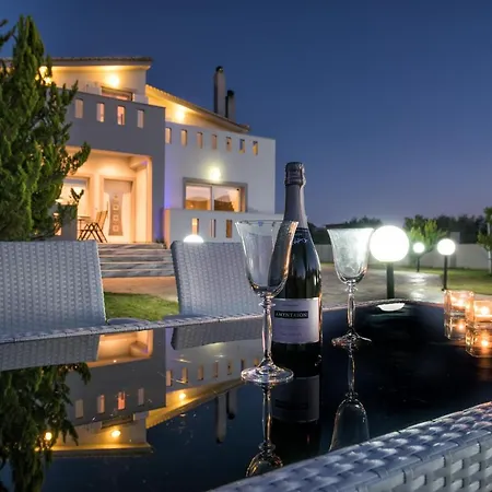 Muthee Luxurious Private Villa Laganas